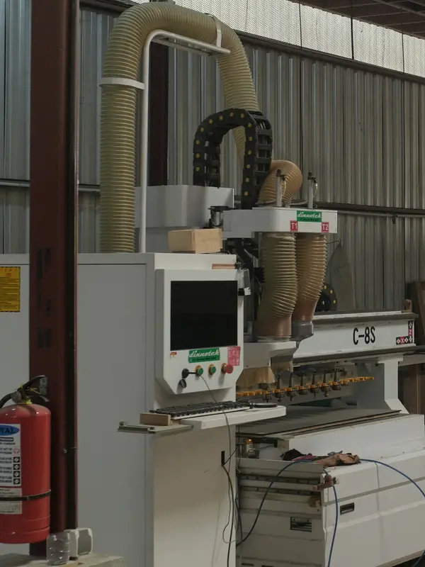 Mesin CNC Router ATC C-8S di workshop RBE, foto 1