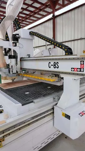 Mesin CNC router C-8S di workshop RBE