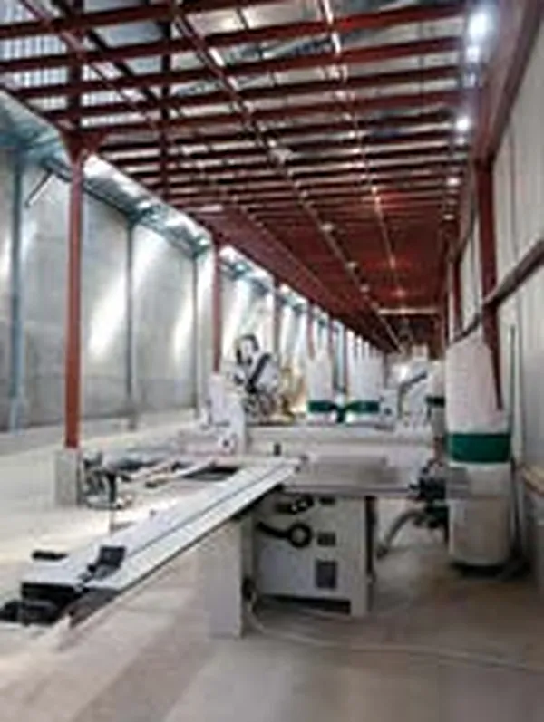 Mesin Panel Saw UA3200S di workshop RBE